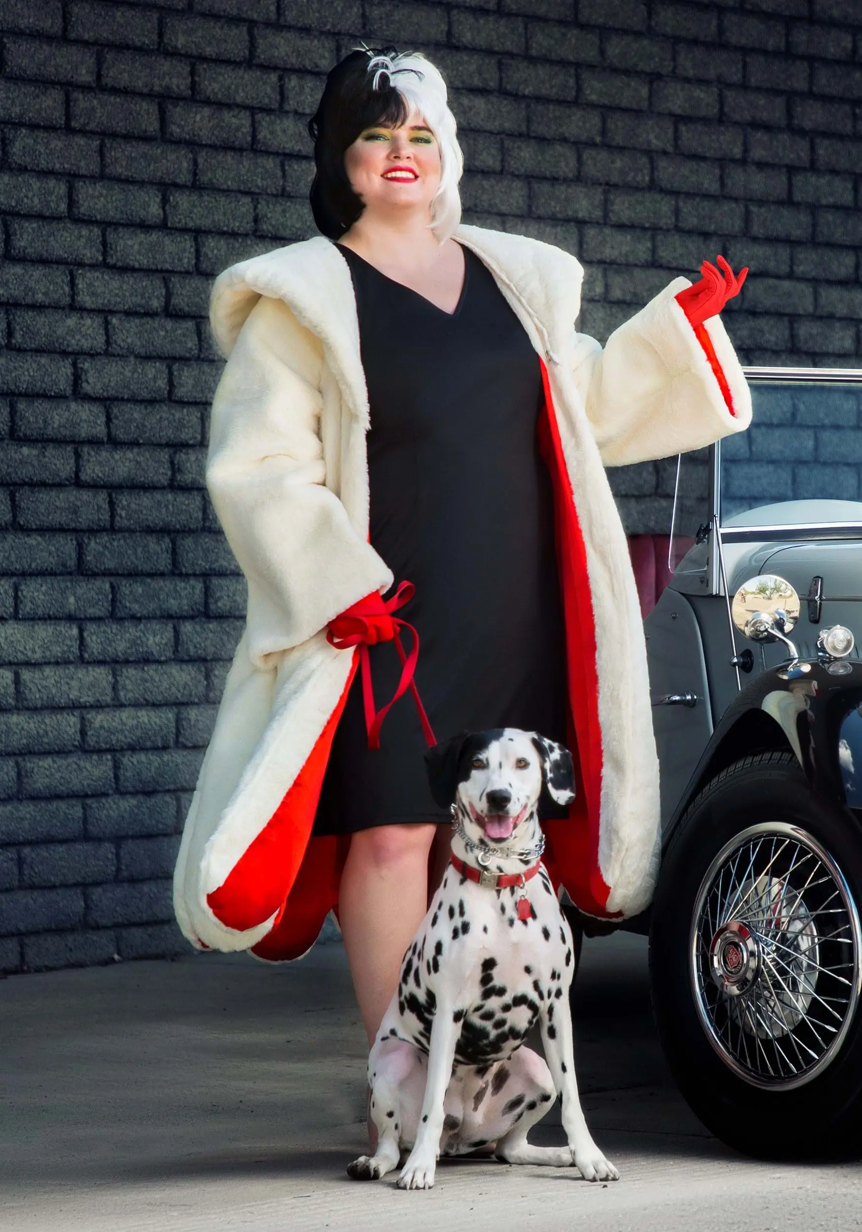 Fun Costumes Cruella De Vil Coat Costume For Plus Size Women From Disney's 101 Dalmatians 5 Fun Costumes Cruella De Vil Coat Costume For Plus Size Women From Disney's 101 Dalmatians - Image 3